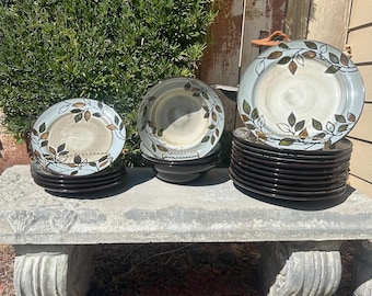 Pfaltzgraff Rustic Leaves Pattern Dishes Consists of Dinner