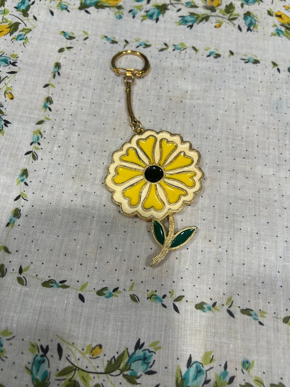 フラワーキーチェーン／70’s／US VINTAGE KEY-CHAIN Vintage 1970s Enamel Flower Key Chain W Mirror on Back - Etsy