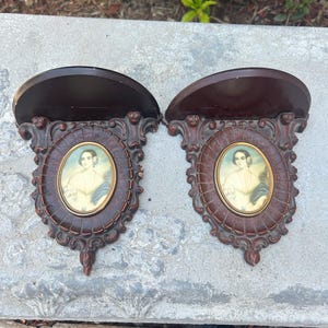 Vintage victoriaanse hangende planken met camee voor dames