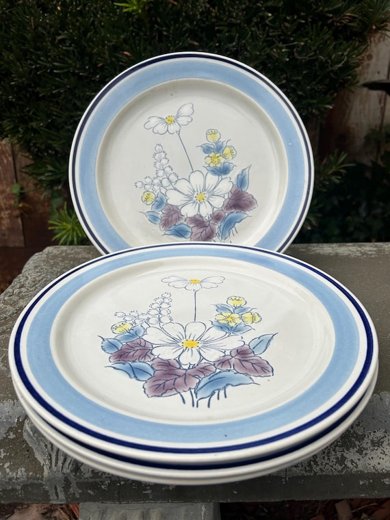 4 Japan Stoneware Marked Blue Trim White Flower 10.5 “ Dinner