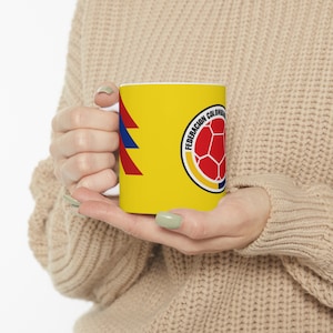 Mug unique de football colombien, cadeau Colombie, tasse à café personnalisée, tasse pour amateur de football colombien, tasse à café en céramique avec motif football.