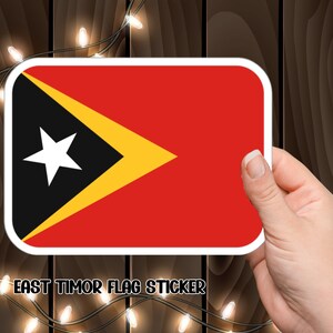 Vinylsticker patriottische Oost-Timor, Flags of the World-collectie, sticker nationale vlag Oost-Timor, glanzende vinyl laptopsticker.