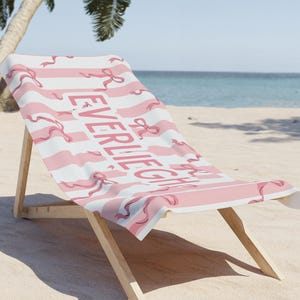 Custom name coquette bow beach towel in a stylish design, perfect for girls, teens, and kids. A personalized pool towel ideal for spring break, vacations, and bachelorette gifts. This trendy custom color towel makes a great gift idea for any occasion.
