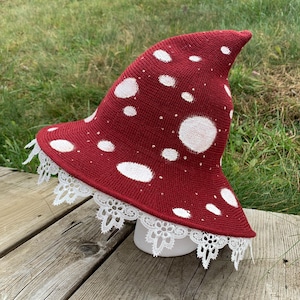 Cappello da strega a forma di fungo, stile fairycore, cottagecore, con pizzo stravagante, pois rossi e bianchi