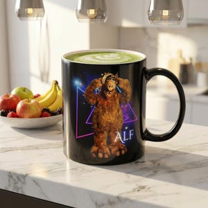 Taza de cerámica de 325 ml con diseño de forma de vida alienígena que cambia de color, inspirada en una serie de televisión retro.