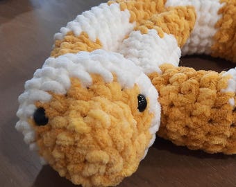 Pitone reale all'uncinetto di grandi dimensioni - Serpente di peluche bianco e giallo - Peluche fatto a mano per gli amanti dei rettili