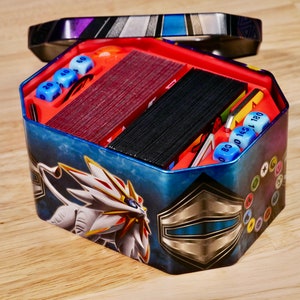 Organizzatore di Battle Deck per Pokemon TCG Tin