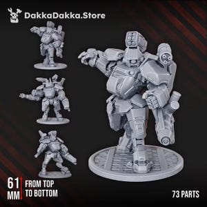 Può includere: Una miniatura robotica in resina grigia con un lanciamissili sulla spalla e un grande cannone sul braccio. La figura poggia su una base circolare. Il testo include DakkaDakka.Store, 61 MM FROM TOP TO BOTTOM e 73 PARTS.
