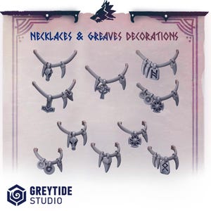 Puede incluir: Una colección de collares grises con varios diseños de colgantes, incluyendo calaveras, cruces y runas. La imagen presenta el texto "NECKLACES & GREAVES DECORATIONS" y el logotipo "GREYTIDE STUDIO".