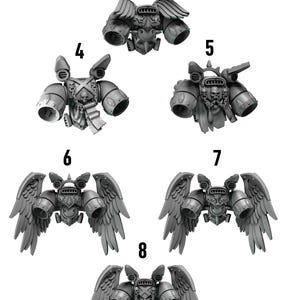 Puede incluir: Colección de diez figuras en miniatura grises detalladas, cada una representando una figura blindada futurista con varias configuraciones de alas y armas. El logotipo de GreyTide Studio es visible.