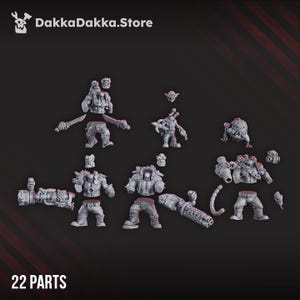 Peut inclure: Un ensemble de 22 figurines miniatures grises, comprenant des personnages avec des armes, des armures et divers accessoires. Les figurines sont disposées sur un fond sombre, avec le texte "DakkaDakka.Store" et "22 PARTS".