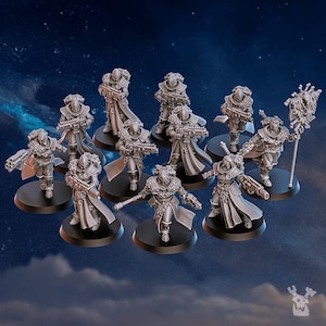 Op de afbeelding: Een verzameling miniatuurfiguren, elk met een gedetailleerde krijger in zilveren harnas en vloeiende gewaden. De figuren zijn geposeerd met wapens en staan op zwarte, cirkelvormige bases, tegen een sterrenachtergrond.
