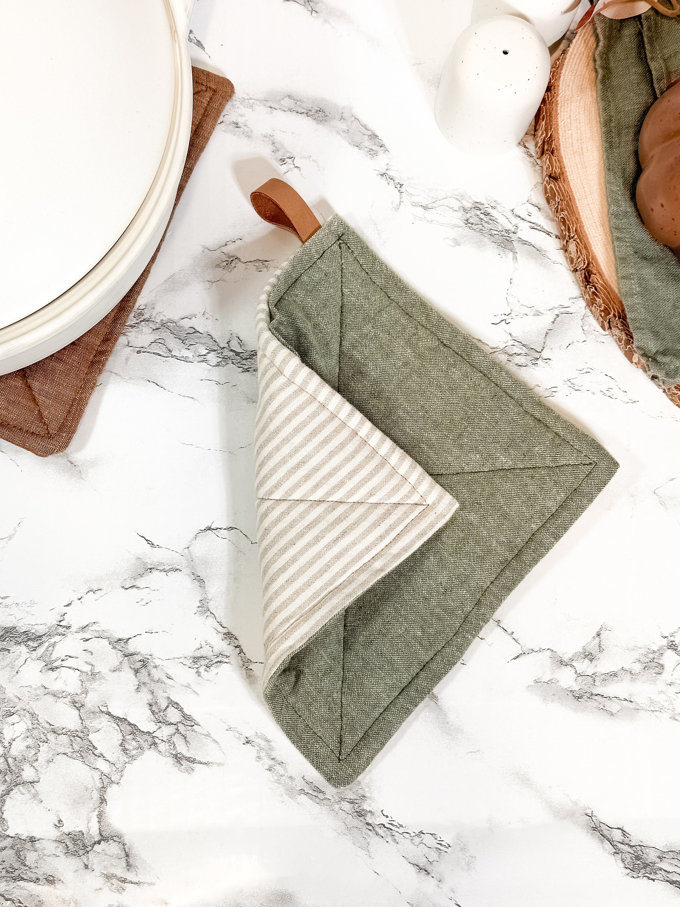 Set of Cotton Linen Hotpads,leather Loop,potholders,gift for