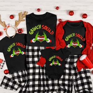 Benutzerdefinierte Grinch Familie passendes T-Shirt, Grinch Familien Shirt, Personalisierung Grinch Shirt, Grinch Squad Shirt, Weihnachtsfeier 2025 Shirt