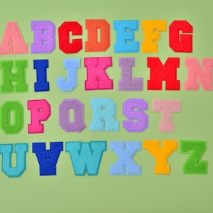 Combinaciones de letras de vellón con hilo de colores, lindos accesorios para bolsos escolares con ambiente invernal para niños, parche