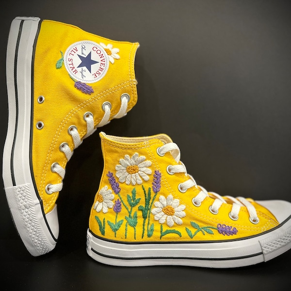 Gepersonaliseerde en met de hand geborduurde canvasschoenen | Converse Chuck Taylor All Star hoge top| Bloemdessin/kleine bloemen