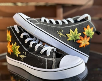 Chaussures en toile personnalisées et brodées à la main | Converse Chuck Taylor All Star montante | Feuilles d'automne