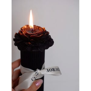 BlackRose - Handcrafted Floral Design Aromatherapy Candle with Radiant Flame - hue Essential Series - Natural Scented Home Decor