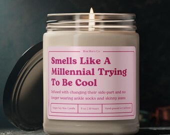 Riecht wie ein Millennial, der versucht, cool zu sein | Seitenteile und Röhrenjeans | Pink | Geschenk für Sie | Sojawachs | Lustiges Geschenk für Millennials