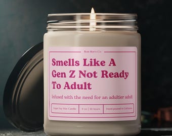 Riecht wie eine Gen Z, nicht bereit für Erwachsene | Brauchen Sie einen Erwachsenen? Pink | Geschenke für Sie | Vegane Soja Kerze | Lustiges Kerzen Geschenk für Gen Z