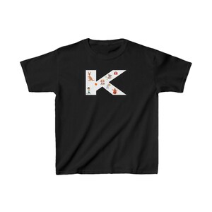 Camiseta infantil con la letra K, algodón pesado™, suave y de fácil cuidado