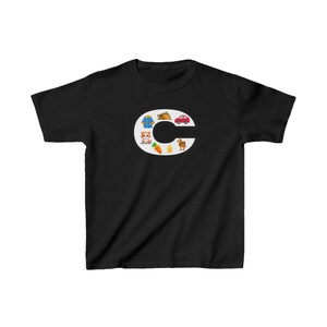 Camiseta infantil con la letra C, algodón pesado™, suave y de fácil cuidado