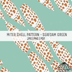 Könnte beinhalten: Ein sich wiederholendes Muster aus stilisierten Mitra-Muscheln in Weiß mit orangefarbenen Flecken und Akzenten, vor einem seegrünen Hintergrund. Das Design enthält den Text "MITER SHELL PATTERN - SEAFOAM GREEN" und Dateitypoptionen.