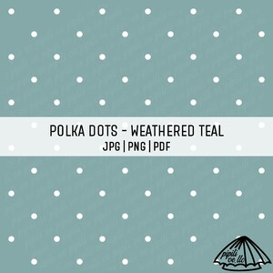 Op de afbeelding: Een digitaal ontwerp met een verweerde teal achtergrond en gelijkmatig verdeelde witte stippen. De tekst "POLKA DOTS - WEATHERED TEAL" staat op een witte banner, met bestandsopties: JPG, PNG en PDF.