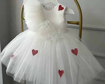 Handgemachtes Tutu-Kleid zum Valentinstag: Herzen, Tüll, Party-Outfit