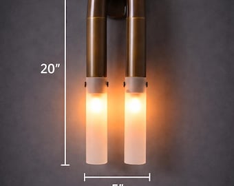 Aplique de pared inspirado en una herradura, lámpara de pared de latón en forma de U, aplique de latón con pátina antigua y tubo de vidrio esmerilado, iluminación hecha a mano.