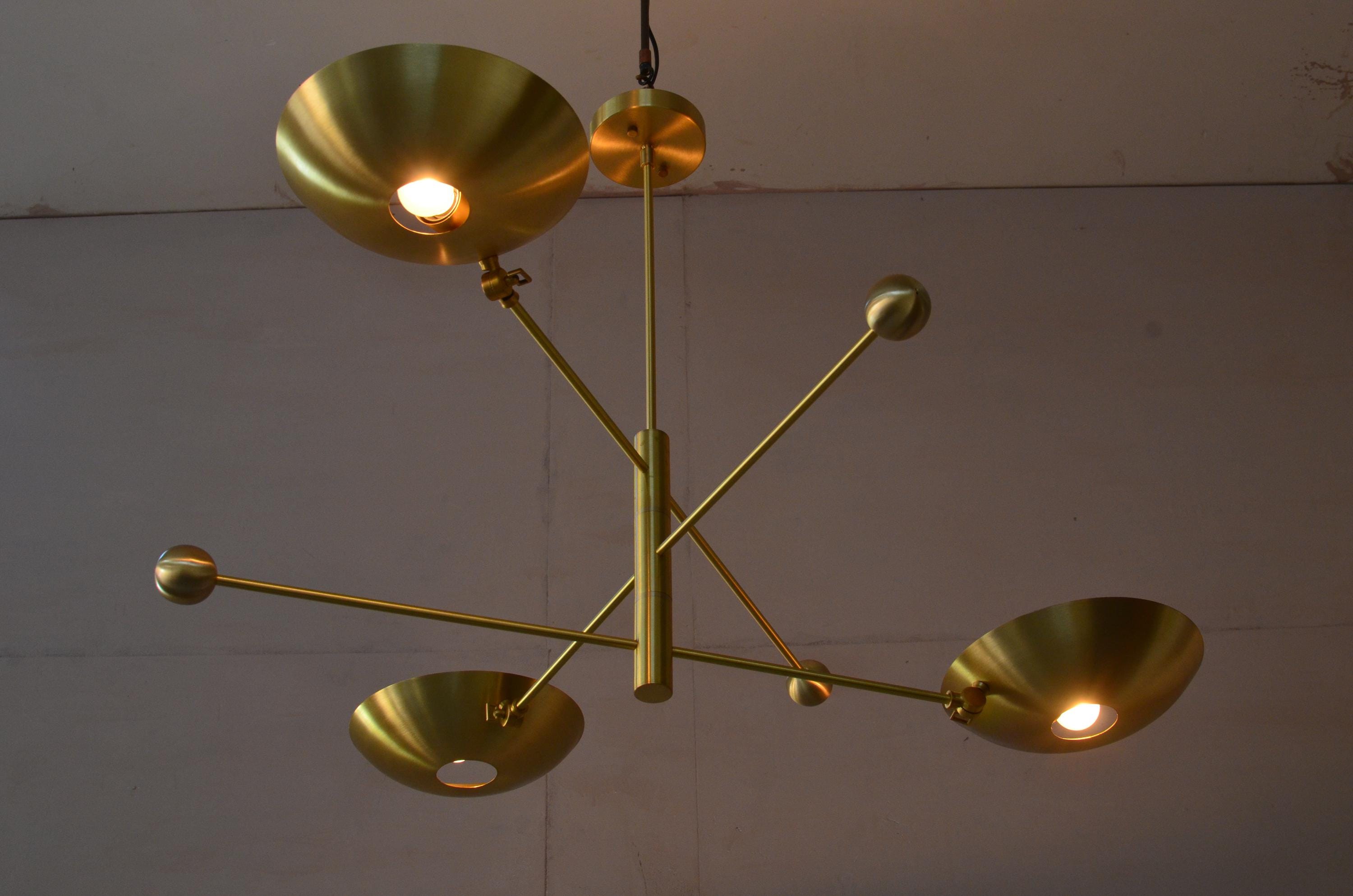 モダンな真鍮製スプートニクシャンデリア：ミッドセンチュリー3アーム