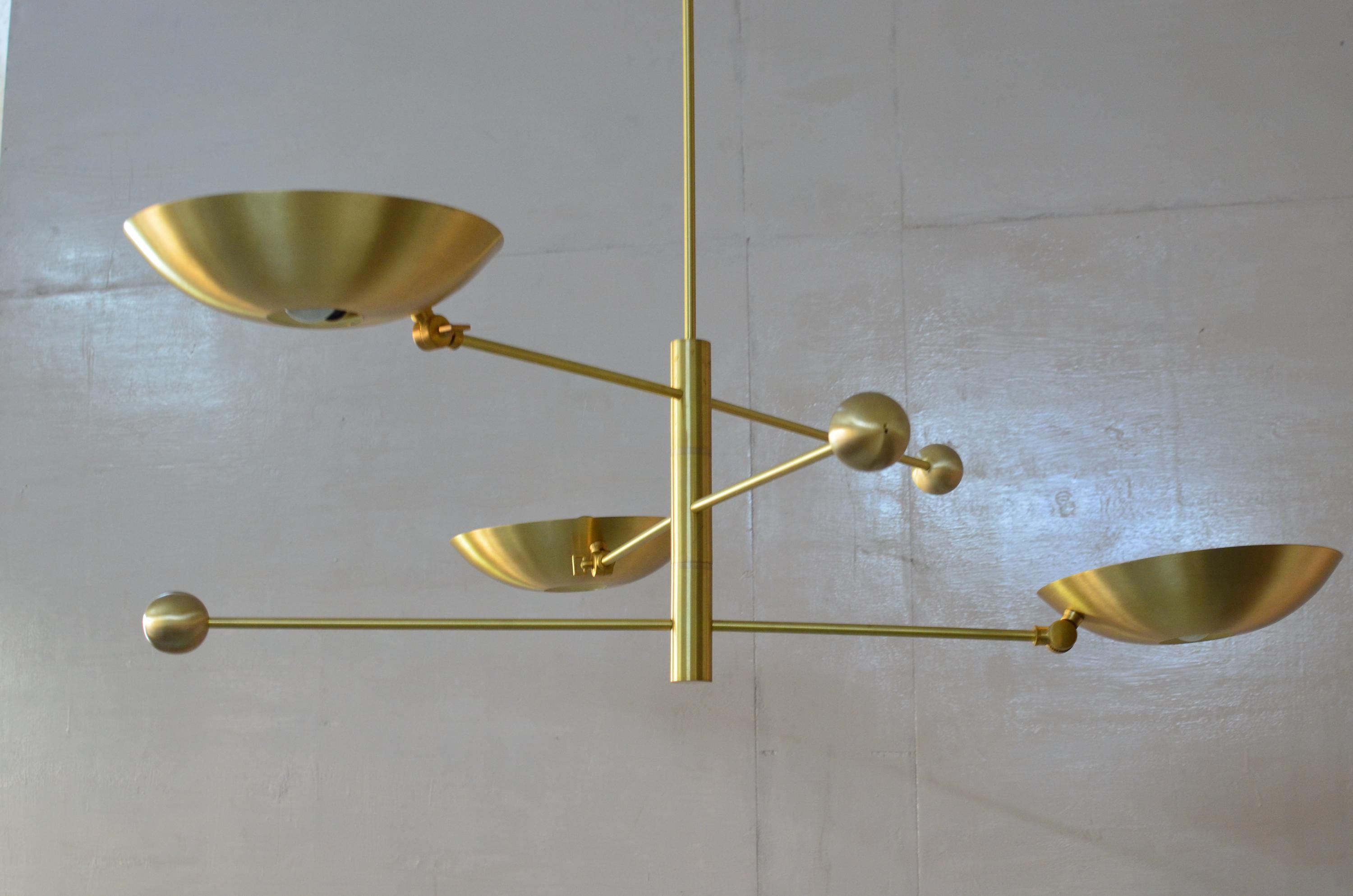 モダンな真鍮製スプートニクシャンデリア：ミッドセンチュリー3アーム