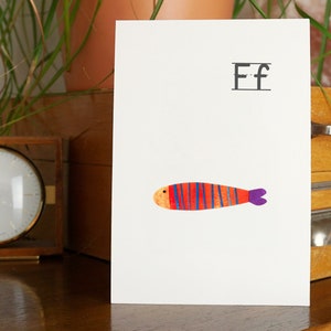 Carte postale MELAdi Fish - Alphabet motifs faits à la main en impression gel à suspendre, à offrir en cadeau 12 x 17,5 cm