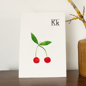Carte postale MELAdi Cherry - Alphabet motifs faits à la main en impression gel à suspendre, à offrir en cadeau 12 x 17,5 cm