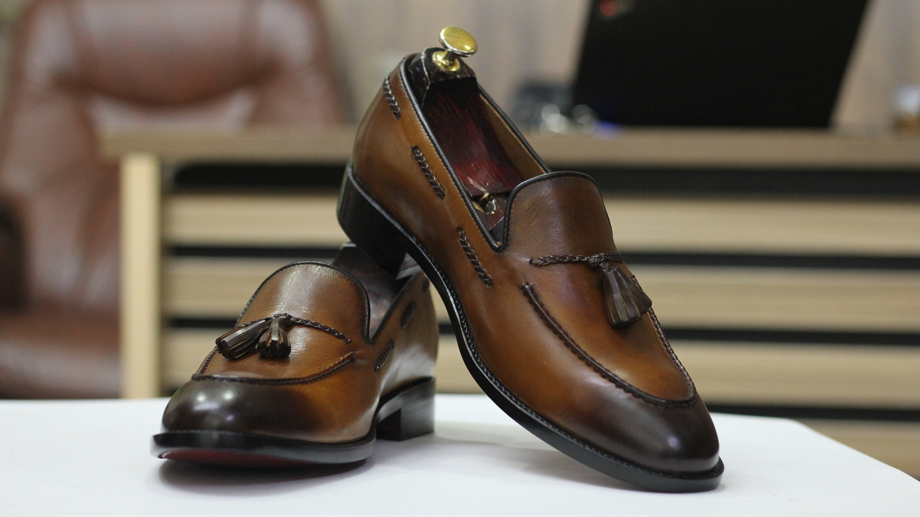 Brown Leather Tassel Loafers for Men – Vintage Italian Style  display picture 3