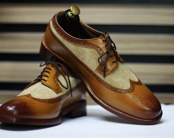 Descubra la sofisticación con nuestros zapatos Oxford de cuero y ante en dos tonos Wing Tip Brogue hechos a mano para hombre en marrón.