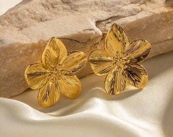 Vintage gold flower earrings, flower earrings, mothers Day present, 18k tarnish free earrings, floral gold earrings