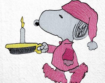 Sömnig nyfiken hund i pyjamas Maskinbroderidesign Mönster för hund vid sänggåendet Broderidesign med levande ljus Hund som håller ljusbroderi