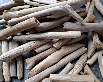 Driftwood sticks 3-9&quot; Bundle of 30, 50, 70 driftwood DIY projects Home decor Driftwood art Coastal decor Wall decor Beach decor
