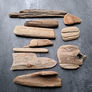 Baltic Sea Driftwood Set: 10 Flat Pieces, 3-10&quot; for DIY Coastal Decor