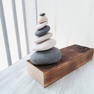 7 beach rocks Housewarming gift Zen balance stones Anxiety gift Meditation kit Balancing stones Desk decor aesthetic Japandi sculpture