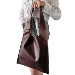 Burgunderrote Hobo-Tasche aus echtem italienischen Leder | Elegante Damen-Tragetasche mit abnehmbarem Beutel und Magnetverschluss