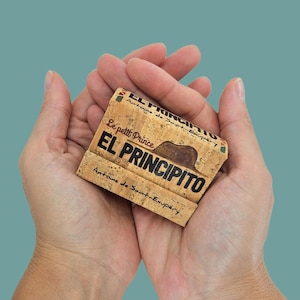 Mini libro en español, HECHO A MANO en corcho natural. El Principito, Antoine de Saint-Exupéry. Regalo literario para amante de los libros.