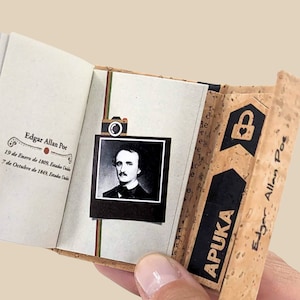The Black Cat and Other Stories, Edgar Allan Poe. Mini book in Spanish, HANDMADE in cork. Literary gift for book lovers.