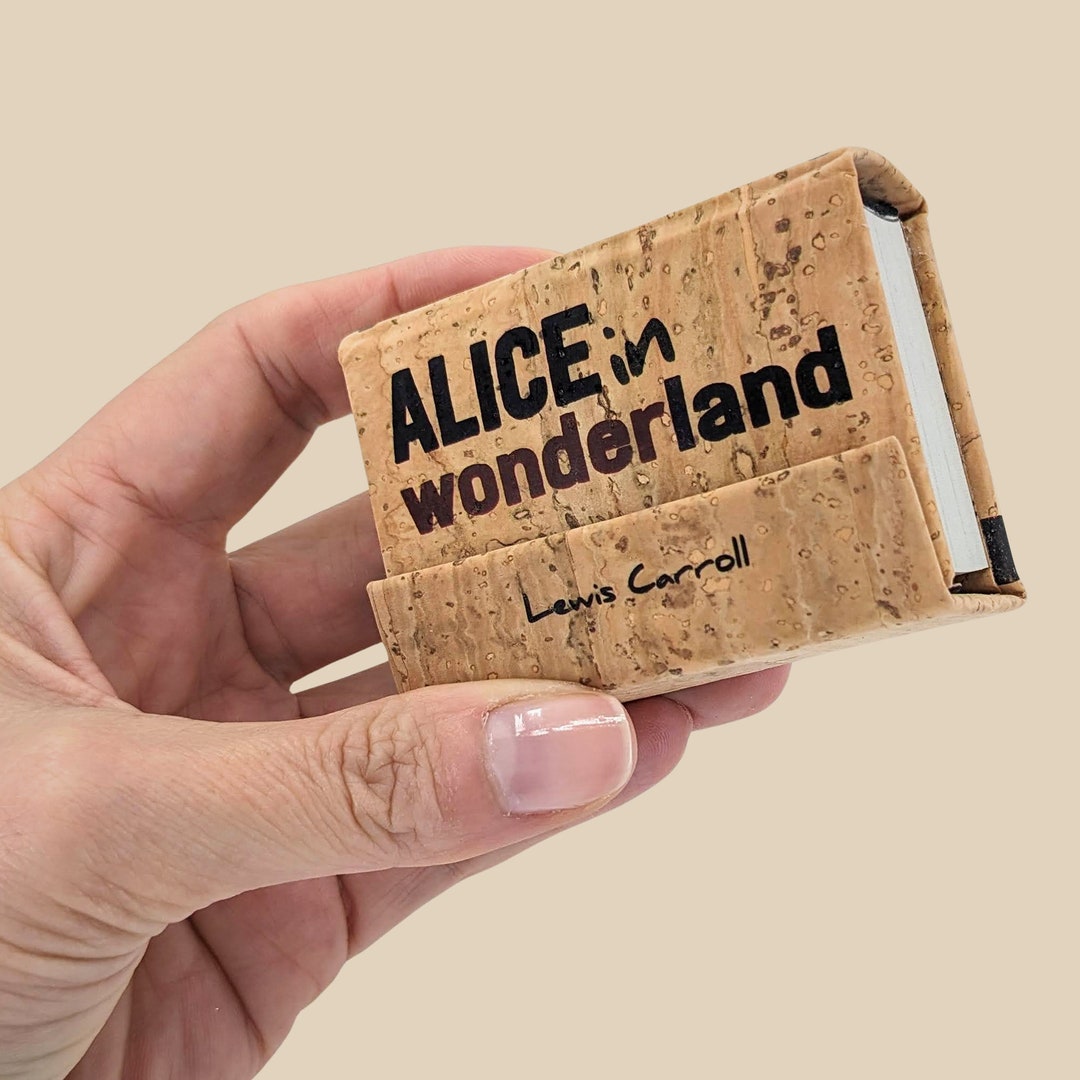 Alice in Wonderland, Lewis Carroll. Mini libro en inglés HECHO A MANO ...