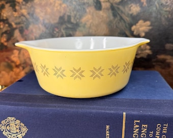 Pyrex Town and Country Vintage Casserole Dish