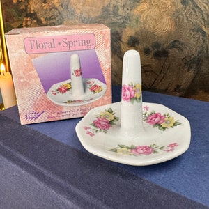 Vintage Floral Ceramic Ring Holder