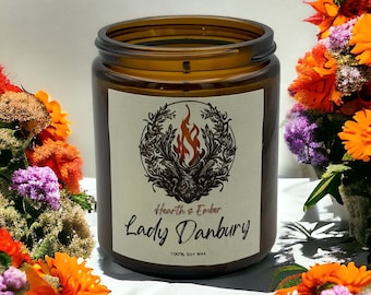 Lady Danbury - Handgegossene 4 Unzen Sojawachs-Kerze - Braunglas mit Baumwolldocht und Metalldeckel