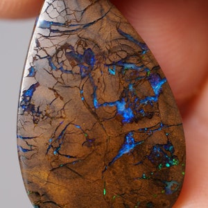 Fascinating Australian boulder opal 16.18cts polished stone