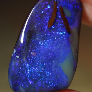 34.22ct Magical Koroit Boulder Opal – Natural Gemstone with Bright Colors, Collector&#39;s Item & Exclusive Unique Piece for Jewelry Designers